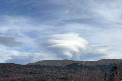 Uludağ semalarında nefes kesen mercek bulut