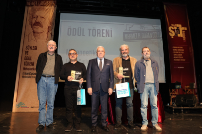 Şiir eleştirisinin prestij ödülleri sahiplerini buldu