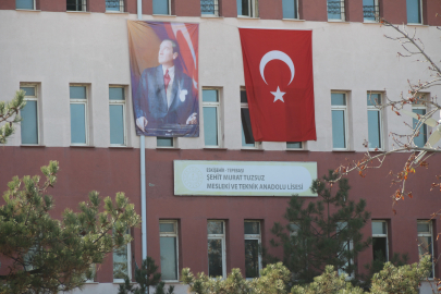 Yediği gıdadan zehirlenen lise öğrencisi hastaneye kaldırıldı