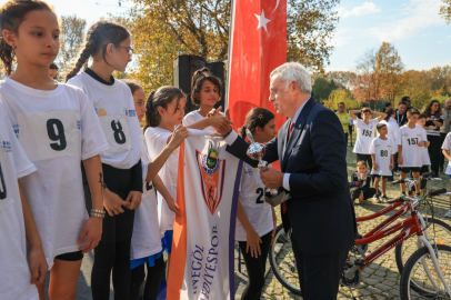 17. Başöğretmen Atatürk Kros Yarışması'nda, 257 sporcu kıyasıya mücadele etti