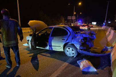 Otomobil bariyerlere çarpıp takla attı