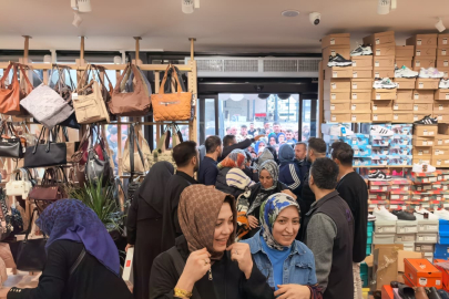 10 liralık indirim izdihama yol açtı