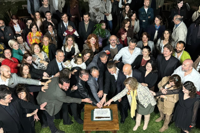 Aktiffelsefe Bursa Dünya Felsefe gününü yeni merkezinin açılışıyla kutladı