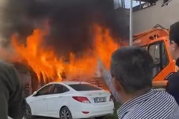 Baraka yangını paniğe yol açtı: Bursa itfaiyesi müdahale etti