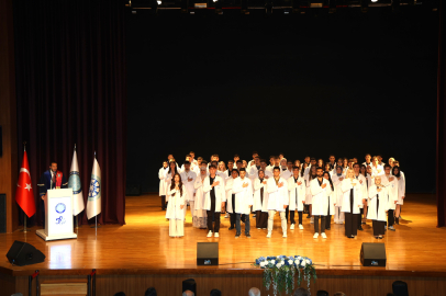 Diş hekimleri beyaz önlüklerini giydi