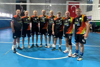 Osmangazi’nin veteran voleybolcuları zirveye çıktı
