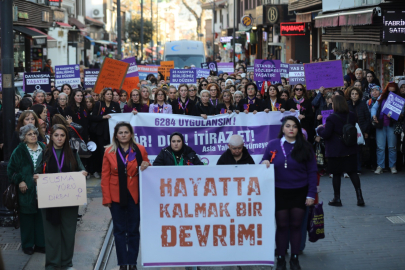 Bursa’da 25 Kasım'da şiddetsiz bir dünya için yürüdüler