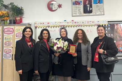 YASAV, ‘Yılın öğretmeni’ni onurlandırdı