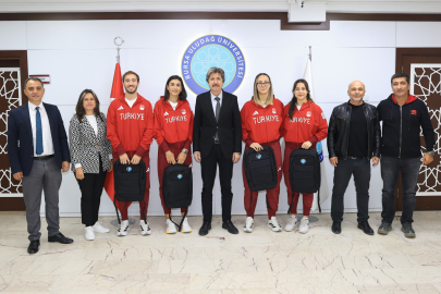Rektör Yılmaz başarılı sporcuları ağırladı