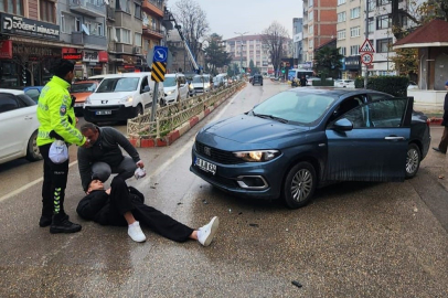Otomobille çarpışan motosiklet sürücüsü yaralandı!