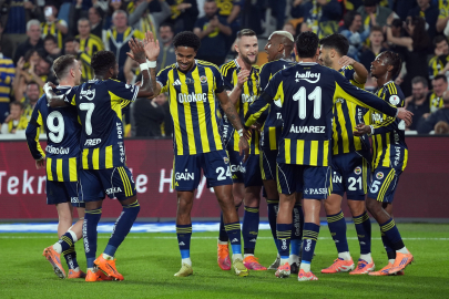 Fenerbahçe derbi galibiyeti ile lider olmak istiyor