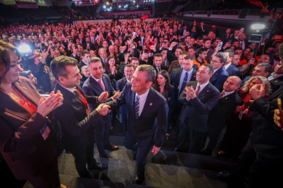 Özgür Özel yeniden genel başkan seçildi