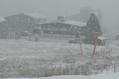 Uludağ'da, beklenen kar yağışı başladı.