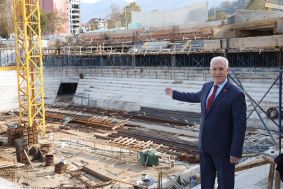 Atatürk Spor Salonu'nda inşaat tüm hızıyla sürüyor