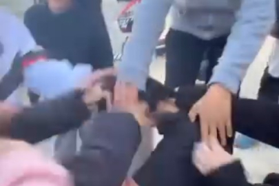 11 kişi 1 kız öğrenciyi darp etti: "İyi vur, kafasını yere çarp"