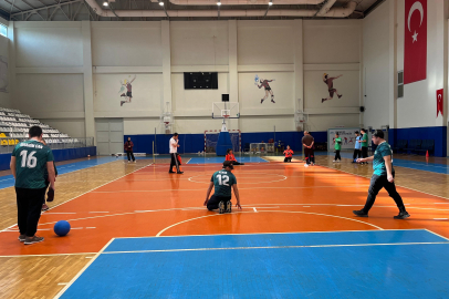 Gözlerini bantlayıp Türkiye şampiyonu takım ile mücadele ettiler