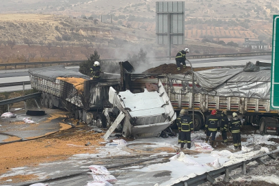Otoyolda dehşet anları: 3 tır birbirine girdi, otoyol kapandı!