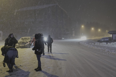 Uludağ'da kar sürprizi: Yağış şiddetini artırdı, zirveye çıkışa o şartla izin veriliyor!