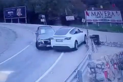 Uludağ yolunda araçlar birbirine girdi!