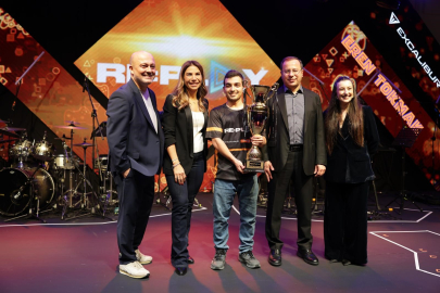 Oyun ve eğlence dolu final: RE:PLAY'de Can Bonomo sahne aldı, büyük ödül sahibini buldu!