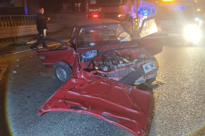 Kontrolden çıkan otomobil bariyerlere çarptı, 1'i ağır 2 kişi yaralandı