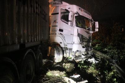 Zincirleme kazada ortalık savaş alanına döndü! Çok sayıda yaralı var