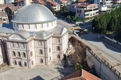 Bursa Nilüfer’de faciadan dönüldü: İhbar edilen istinat duvarı 9 saat sonra cami ve Kur’an kursunun üzerine yıkıldı