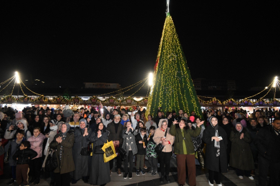 Osmangazi Meydanı’nda yeni yıl festivali coşkusu: Müzik, ışık ve eğlence bir arada