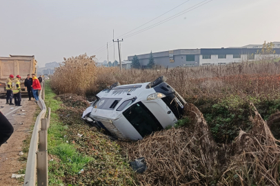 Bursa-Ankara karayolu’nda kaza: Karavan minibüs şarampole devrildi