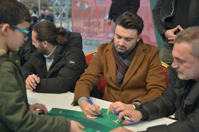 Bursa Yeni Yıl Meydanı’nda Bursaspor rüzgarı: Yeşil-Beyazlı yıldızlar taraftarla buluştu!