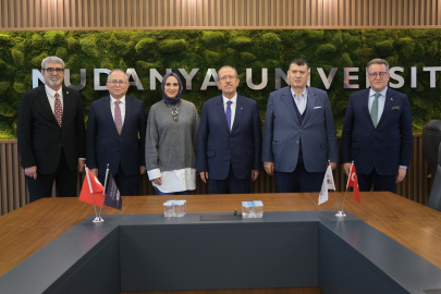 Mudanya Üniversitesi'nde tecrübe konuştu: Dr. Ahmet Özkul'dan gençlere 'Mezun Olmayı Beklemeyin' uyarısı