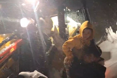 Kardan yolu kapanan köyde rahatsızlanan çocuğun imdadına ekipler yetişti