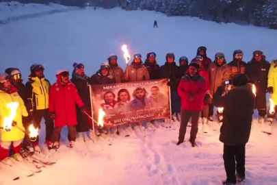 Sarıkamış’ta duygulandıran vefa: Bursa’daki yangında ölen kayakçılar meşalelerle anıldı!