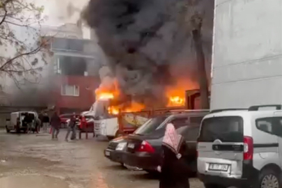 Bursa'da park halindeki midibüs alev alev yandı