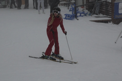 Uludağ'da pistler günübirlikçilerle doldu taştı