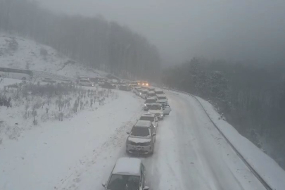 Uludağ’da yoğunluk, dönüş yolunda binlerce kişi mahsur kaldı