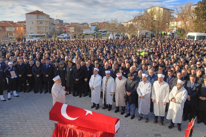 DEAŞ operasyonunda şehit düşen polis Yasin Koçyiğit son yolculuğuna uğurlandı
