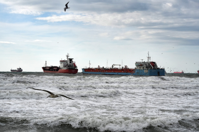 Facianın eşiğinden dönüldü! İki tanker temas etti
