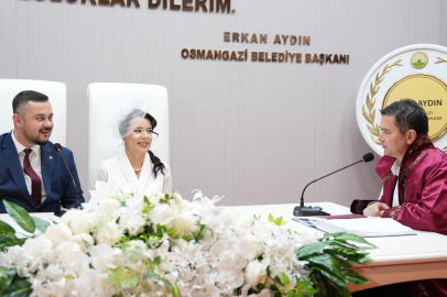 Başkan Erkan Aydın yılın son nikahını kıydı