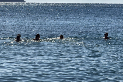 Bodrum'da yeni yılın ilk gününde denize girdiler