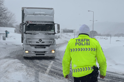 Kar ve buzlanma nedeniyle Bolu güzergâhında trafiğe kısıtlama