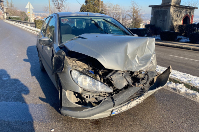 Osmangazi’de buzlanma nedeniyle zincirleme kaza