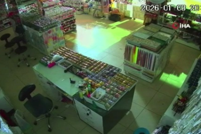 Elazığ'da 4,7 büyüklüğündeki deprem kamerada