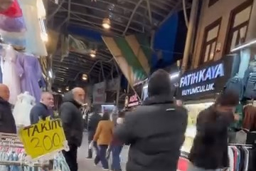 Bursa’da kuvvetli lodos tarihi çarşıyı da vurdu