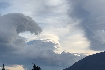 Bursa semaları beyaz ve maviye büründü: Mercek bulutları ilgi çekti
