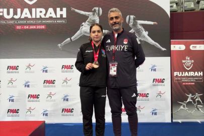 Milli eskrimci Alara Atmaca'dan Yıldızlar Dünya Kupası'nda bronz madalya