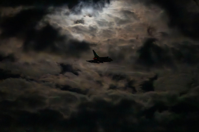 Suriye’de DEAŞ hedefleri bombalandı: İngiltere ve Fransa’dan ortak operasyon