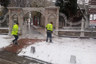 Büyükşehir ekiplerinden kar ve lodos seferberliği