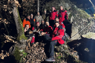 İnegöl’de nefes kesen operasyon: İnine girdikleri çakalla mahsur kalan köpekleri İNDAK kurtardı!