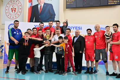 Yıldırım Belediyesi’nde voleybol heyecanı: Kupayı zabıta aldı